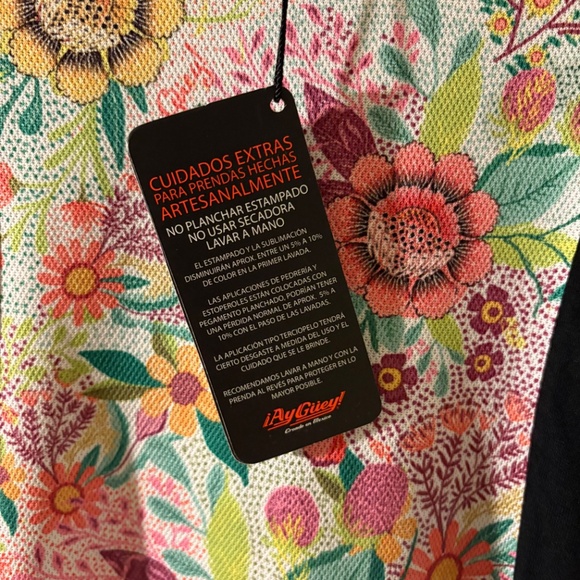 New with tags Blouse (Frida Kahlo)  / Size M - Picture 5 of 5